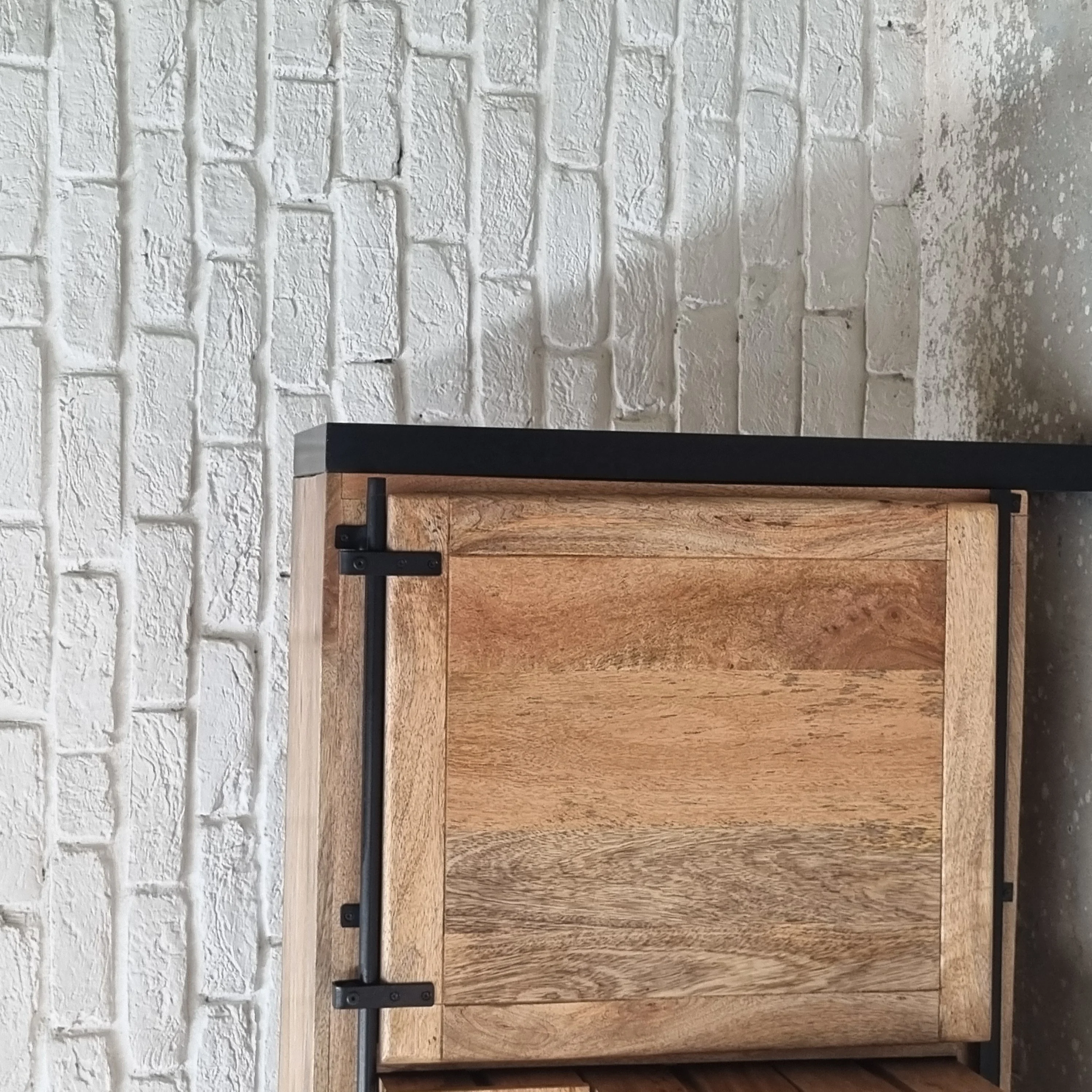 2024 Hot Selling High Quality Handmade Solid Wood Sideboard Cabinet with 3 Drawers Sliding Doors for Home Living Room Furniture