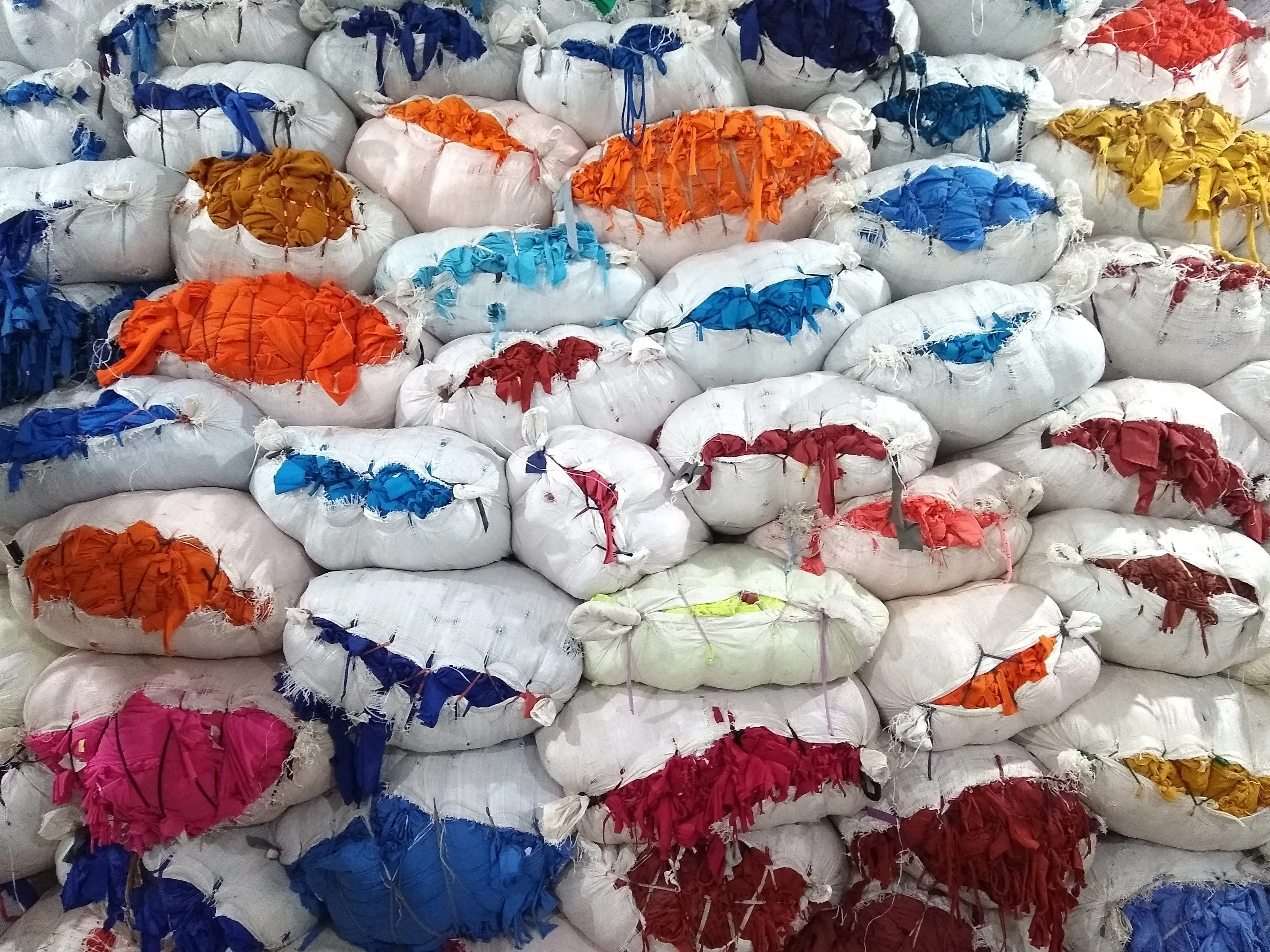 PARROT COLOR KNIT FABRICS WASTE  HOSIERY FABRICS PARROT CLIPS FROM BANGLADESH  BEST QUALITY COTTON RAGS