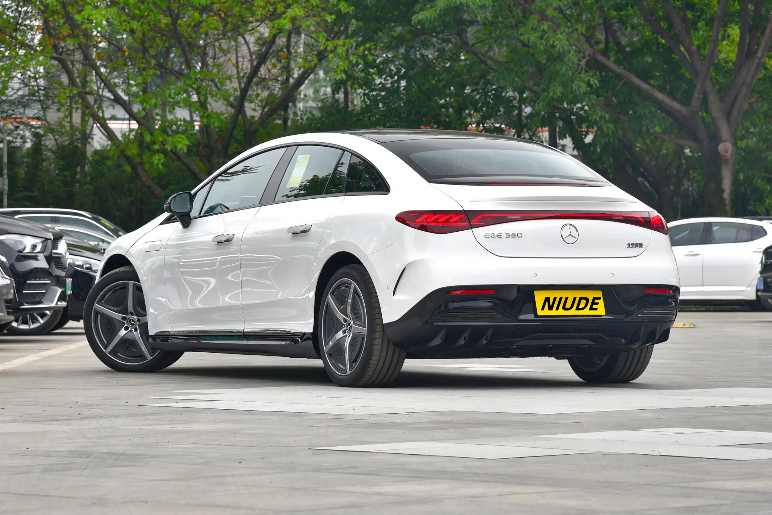 Mercedes benzs electric vehicle eqe mercedes 2024 5-door 5-seat adult electric car mercedes eqe350 high performance ev eqe 350