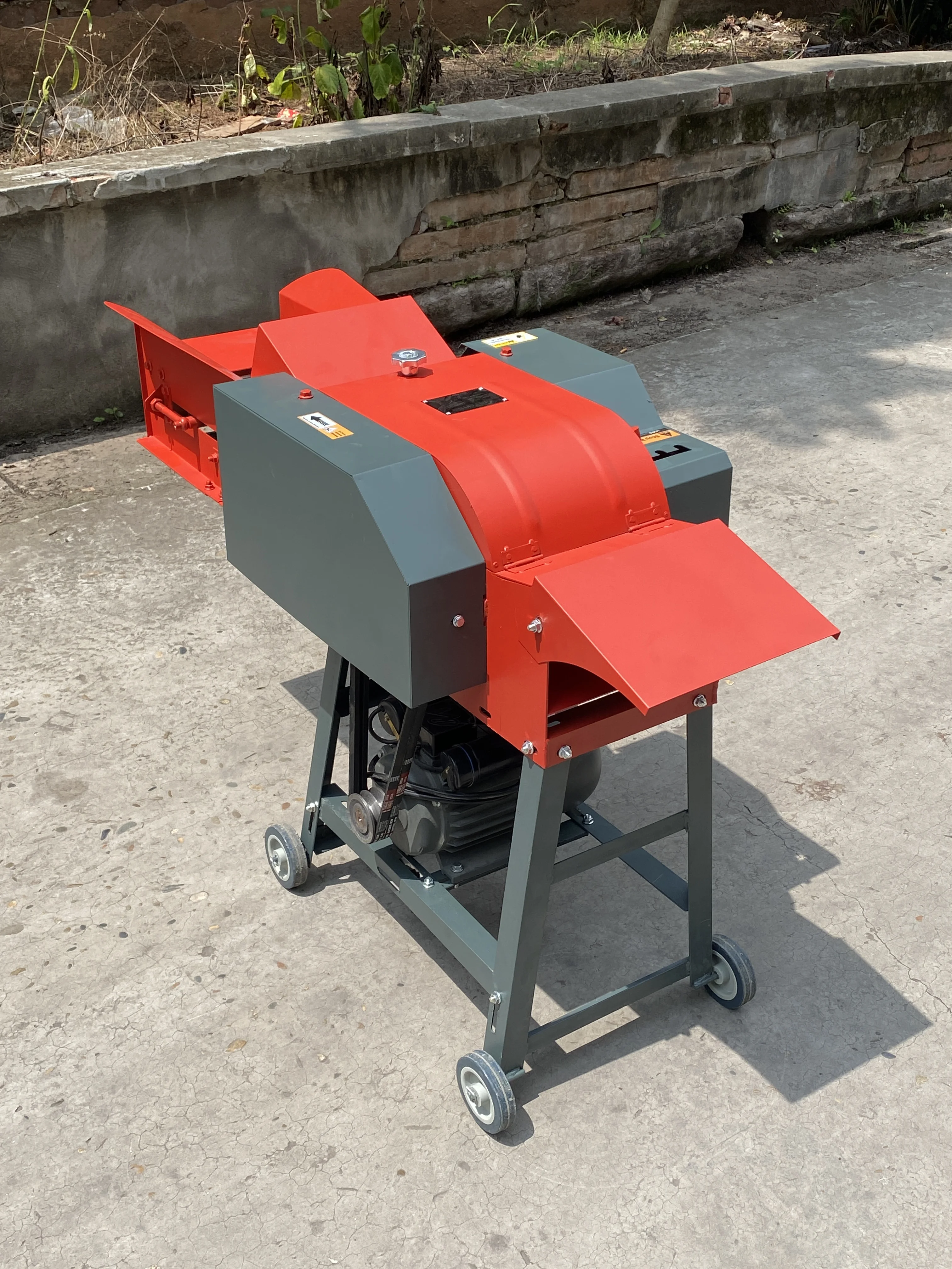Top sale 1500kg/hour hay forage chopper small chaff cutter machine with electric motor grass chaff cutter machine animal feed