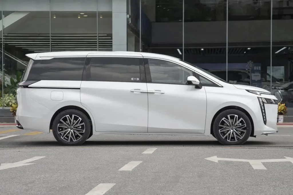 Лидер продаж гибридный автомобиль Trumpchi E8 182 ПС семиместный роскошный MPV сделано в Китае