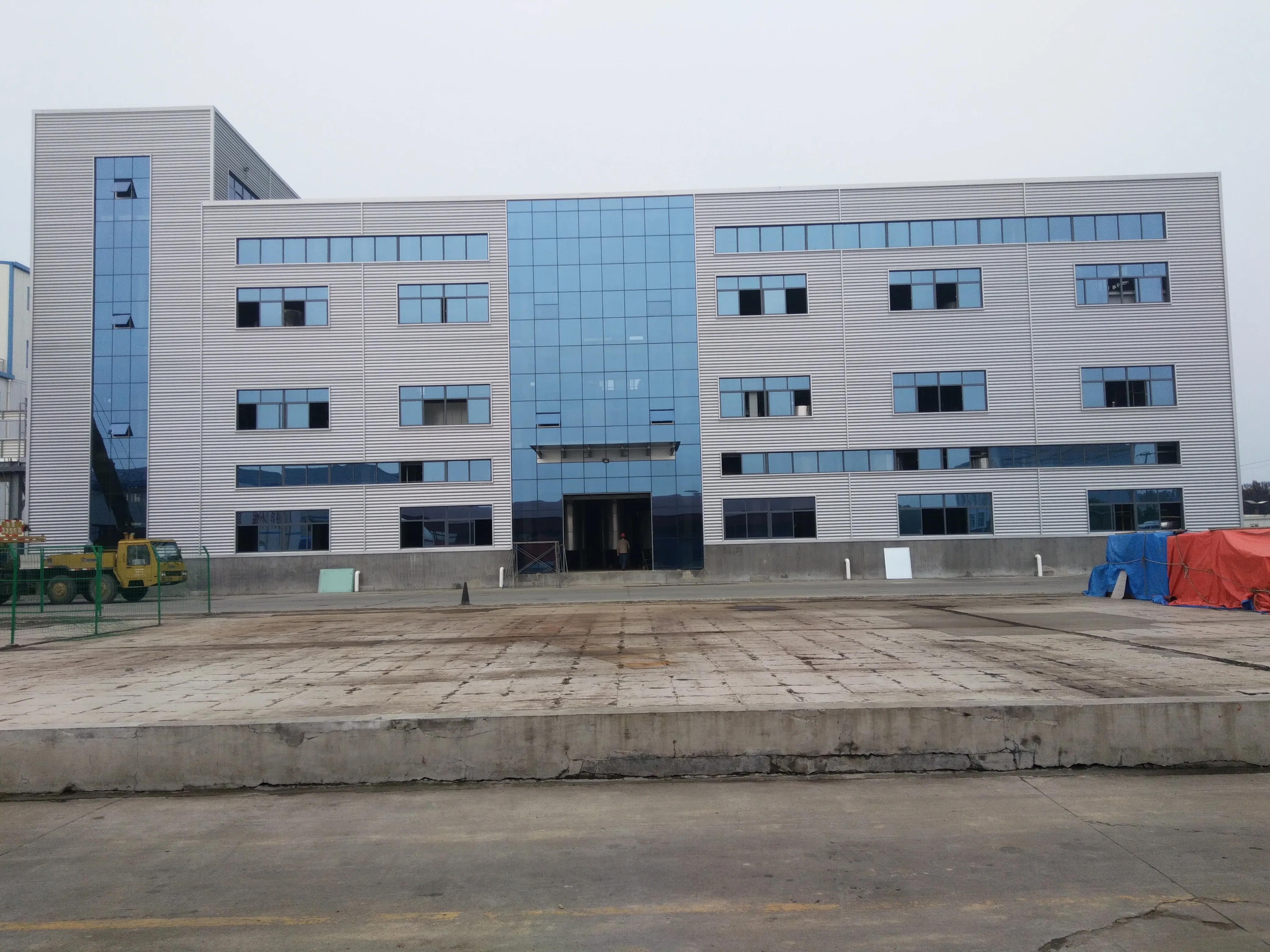 Customized High strength Good resistance steel structure building construction commercial office center