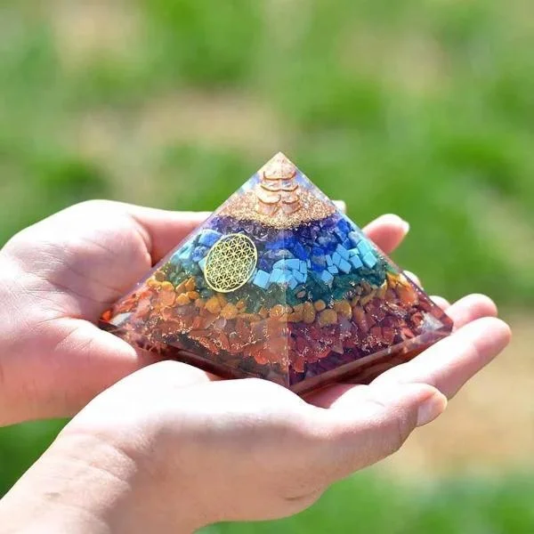 High Quality Seven Chakra Orgonite Pyramid Natural Quartz Gemstone Wholesale Crystal AGATE Pyramid