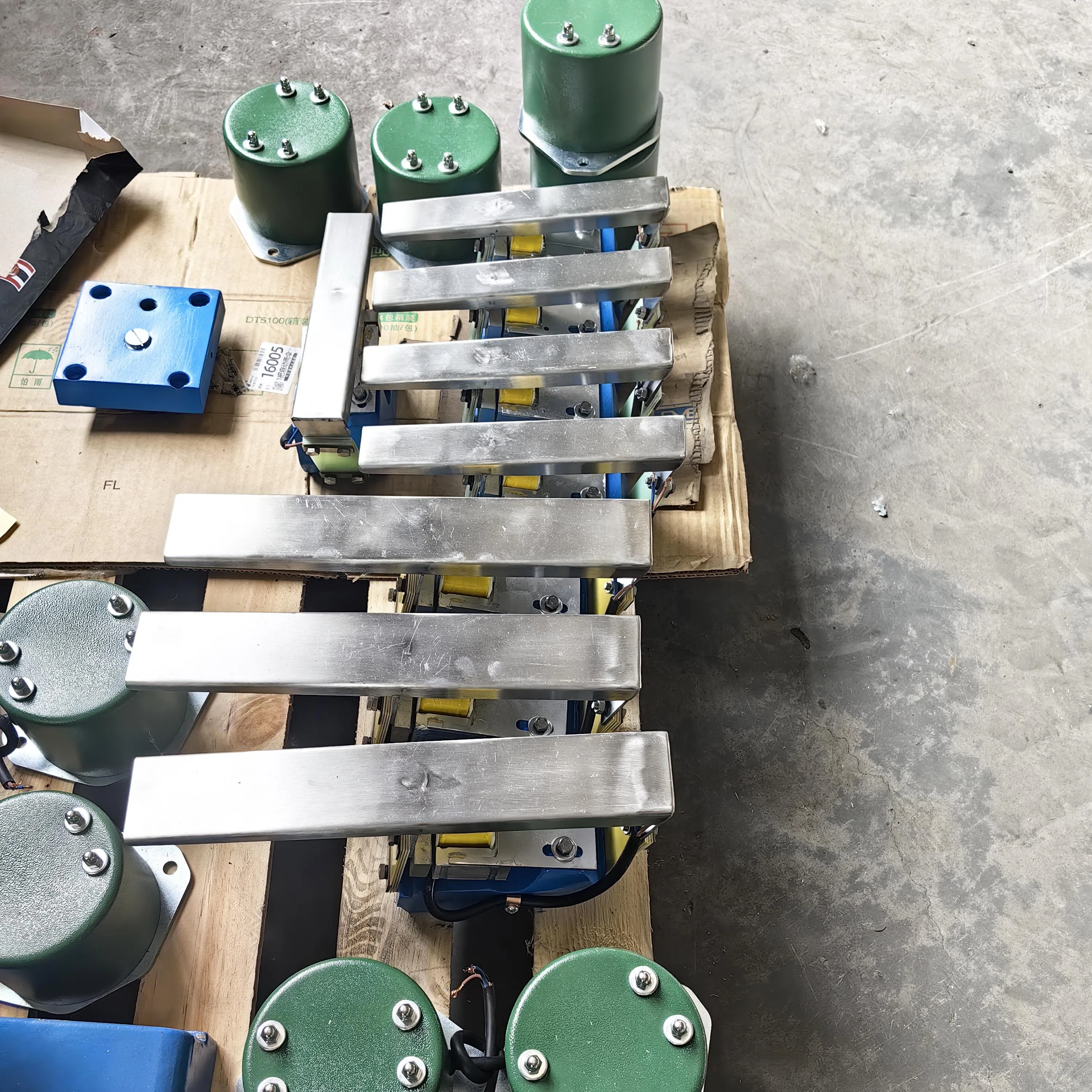 304 stainless steel tray small packaging vibrating feeder linear vibrator with sensor controller