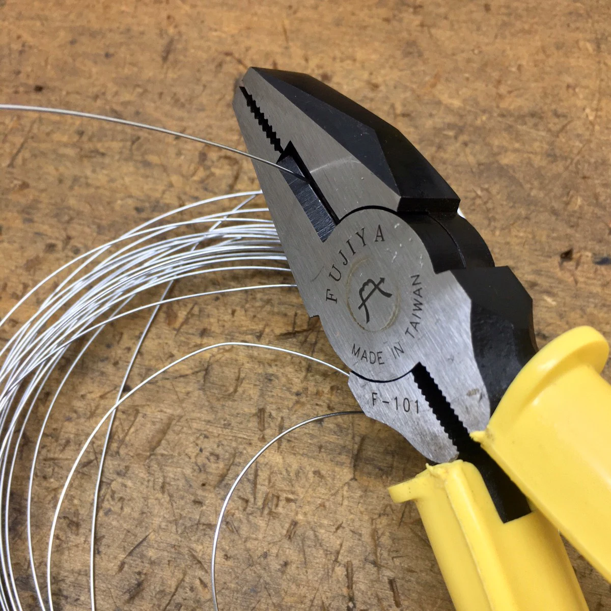 Heavy-Duty Serrated Jaws Combination Pliers