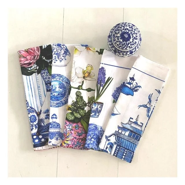High Quality Classic Red Color Plaid Classy Towels Soft Quick Drying Embroidered Towels For Furniture Windows Electrical Use
