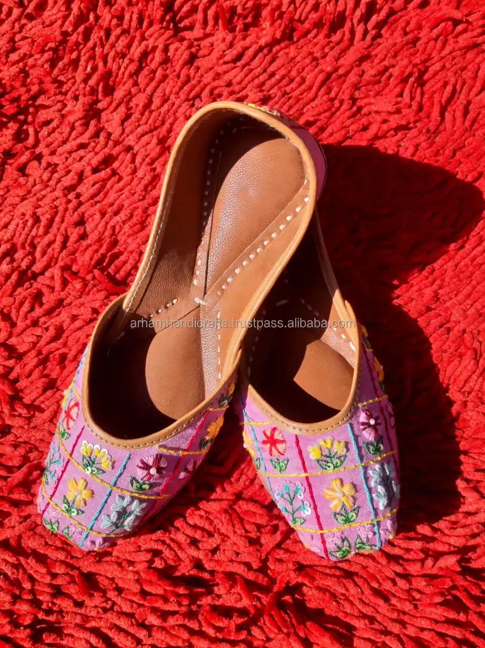 Designer Trendy Embroidery Juttis Luxury Indian Punjabi Flat Shoes Breathable Anti-Slip Features Strap Jelly Stylish Insole