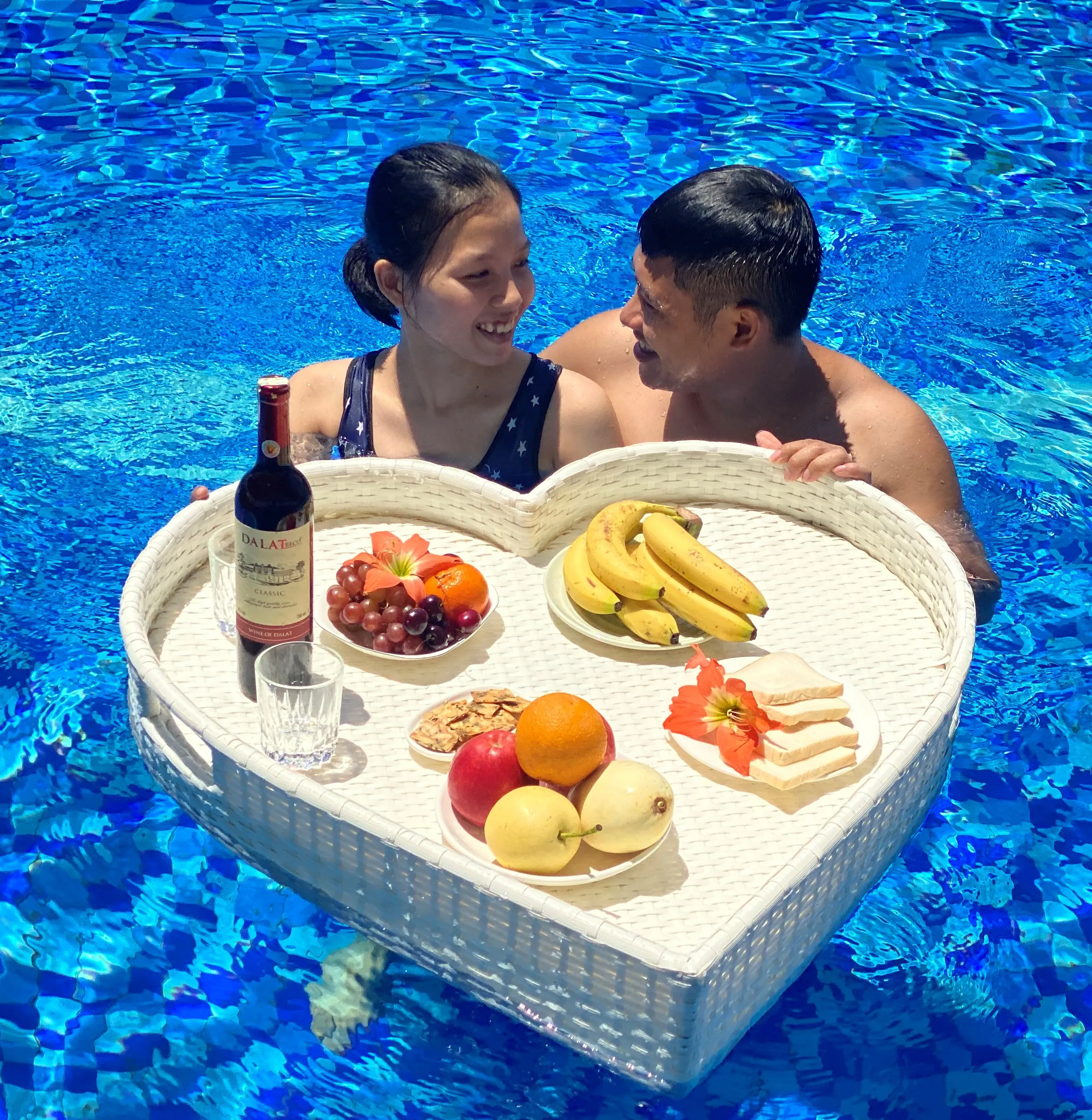 High Quality Heart Floating Tray serving breakfast for hotel swimming pool made in Vietnam