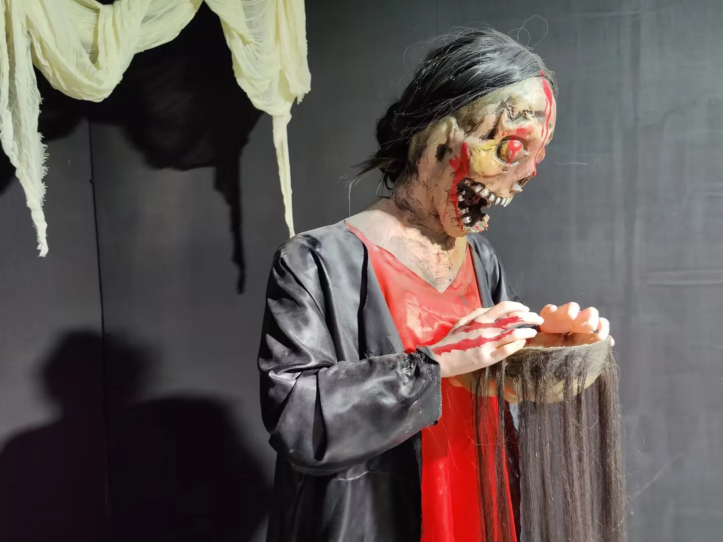 Handmade Pneumatic Scary Ghost lifelike Model with Customizable Movements for Thrilling room