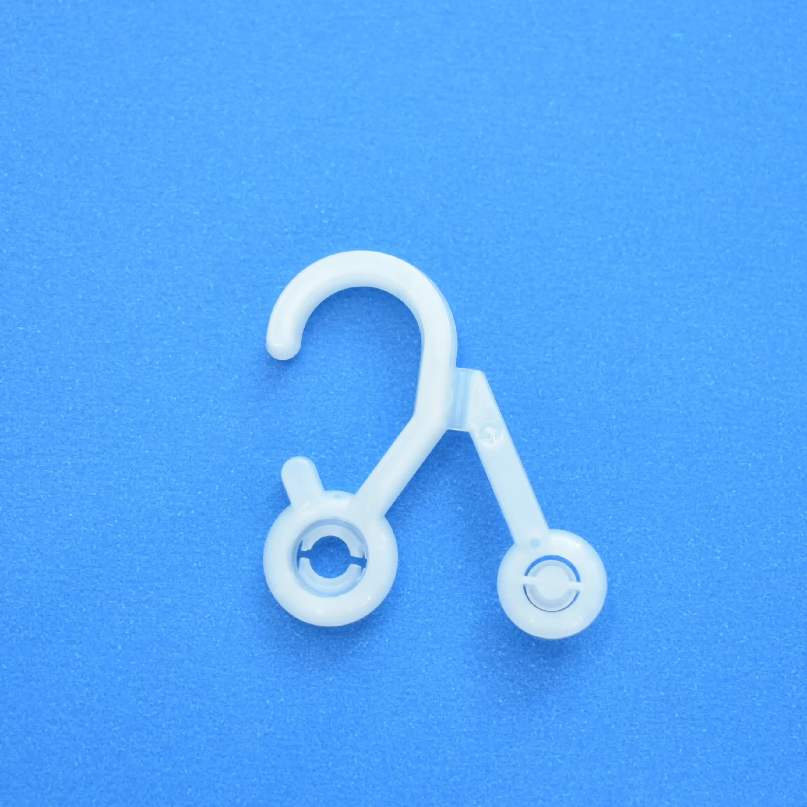 New ecofriendly product QP Hook 10 made by green PE mix with PP garment accessories for clothing packaging socks tags with hook