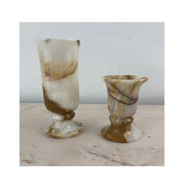  Сделанная на заказ ваза из оникса и мрамора доступна небольшая партия