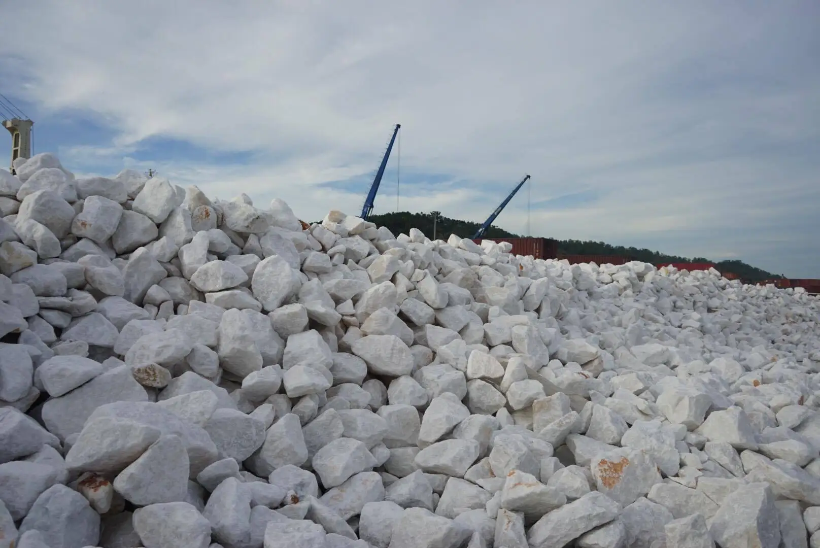 Calcium Carbonate Lumps CaCO3 Lumps  Use For Metal Building Materials - Ready To Export From Vietnam Good quality