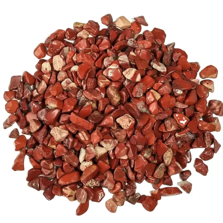Осколки из красной яшмы