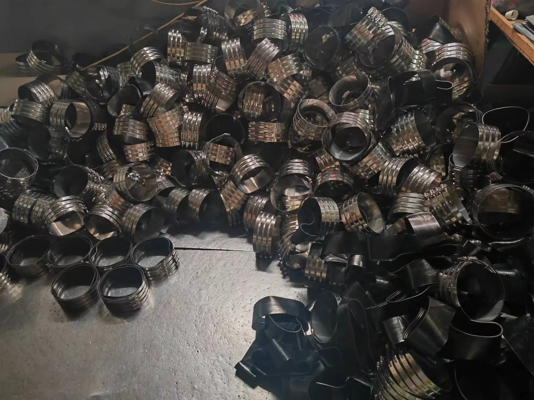 Stainless steel band astm rubber gasket no-hub coupling clamp with rubber