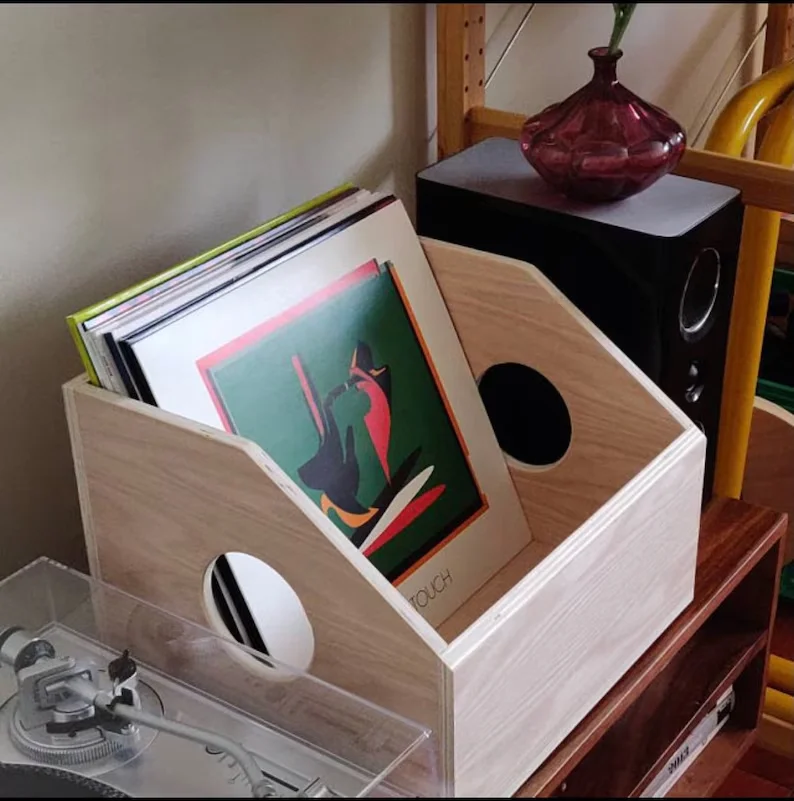 Классический деревянный багажник прочный и элегантный идеально подходит для организации защиты сокровищ