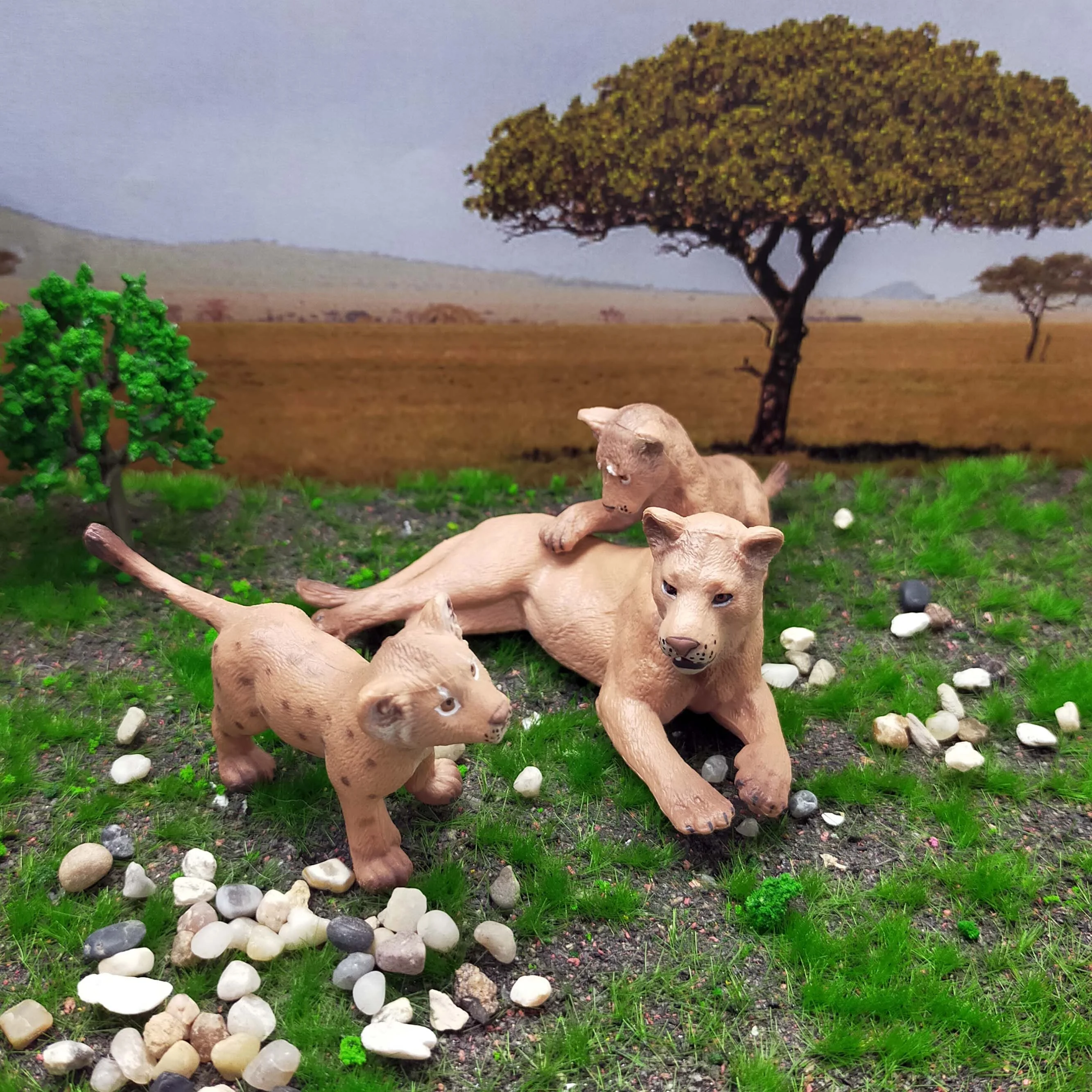 Hot Selling Miniature PVC Lion Toys Solid Animal Figure for Furniture for Simulating Wildlife in Interior Design