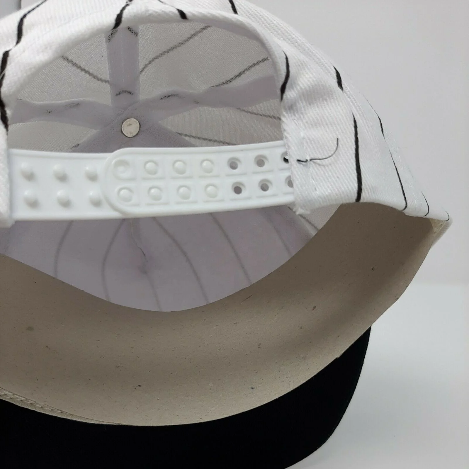 Wholesale OEM Cheap Price Cotton Custom Snapback Hat Cap Blank Snapback Flat Brim |White & Black Pinstripes Dad Hat Snapback Cap
