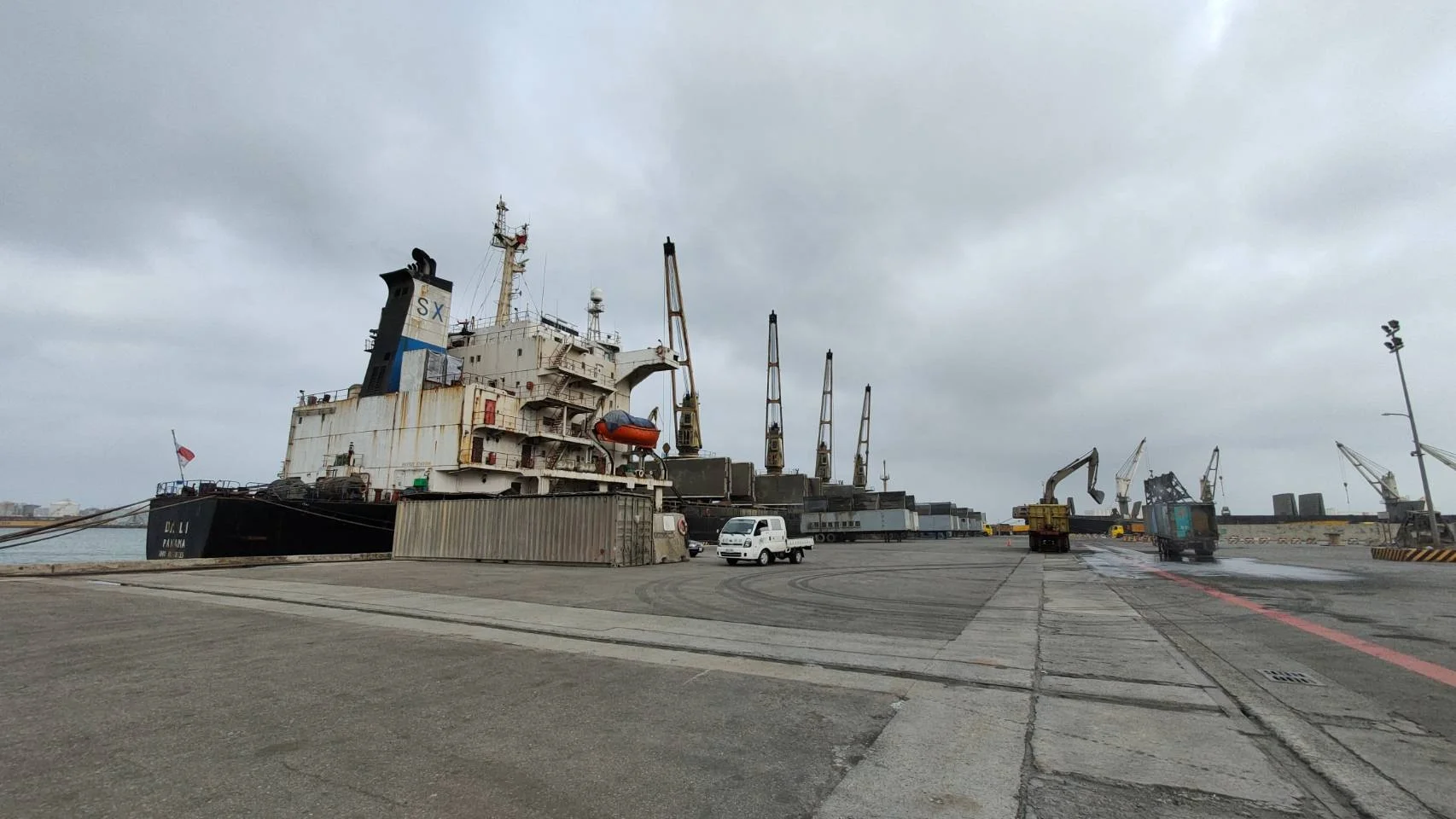 Cement clinker according to ASTM C150 Type I