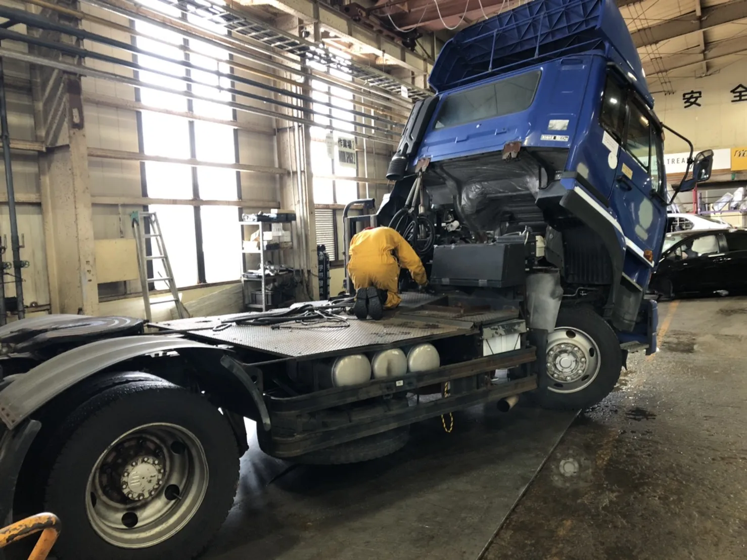 truck cabin cuts Export used truck parts from Japan