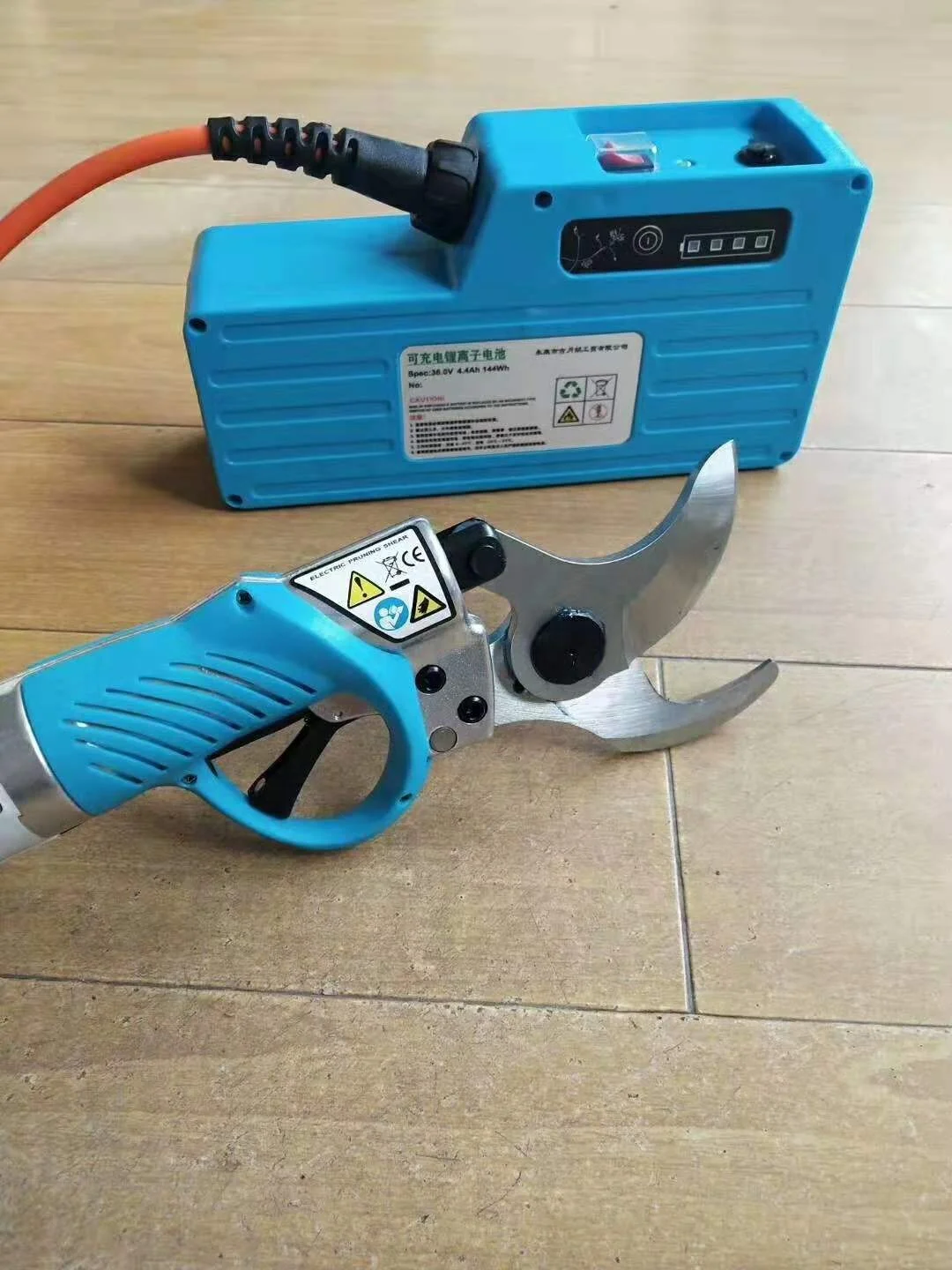 
45 mm Rechargeable Electric Garden Pruner Cutter Shears Fruit Tree Scissors 