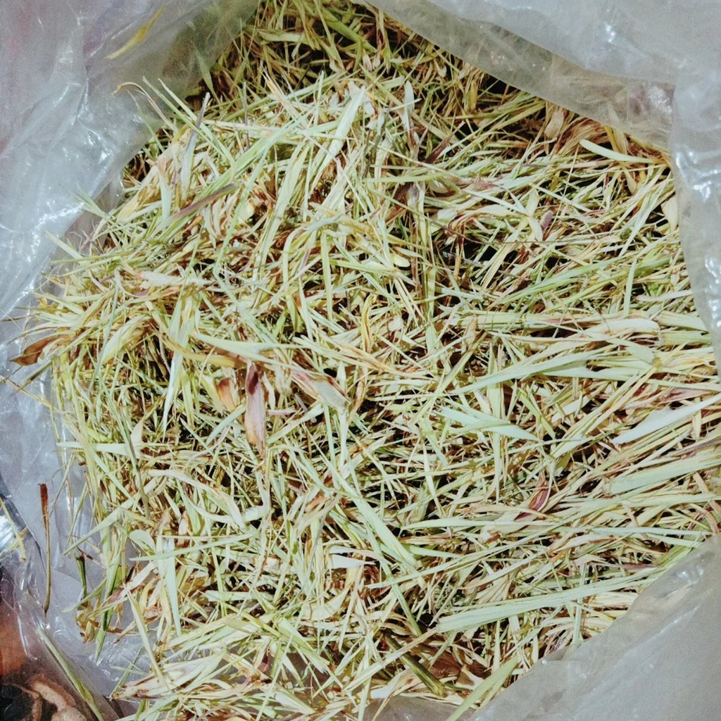 Natural dried lemongrass can make tea or cooking seasoning