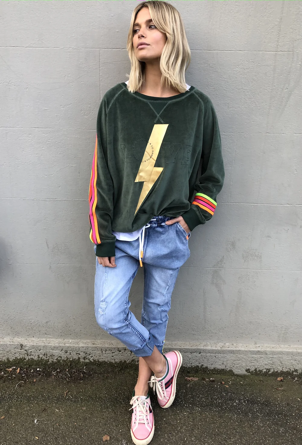 Hot selling printed women hoodies pullover sweaters in black color