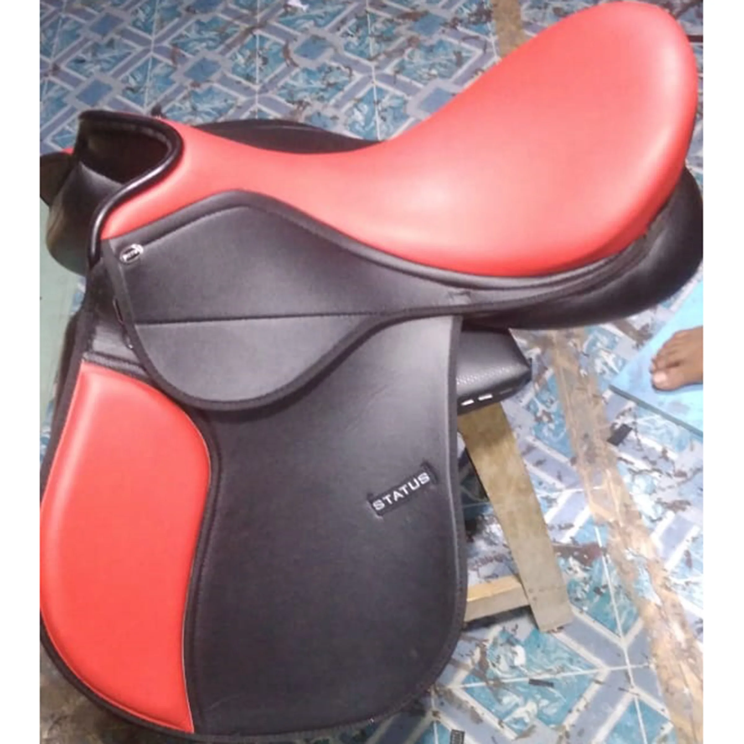 status saddles on plastic tree with exec llent finishes IN;34648 14 15 16 17 18