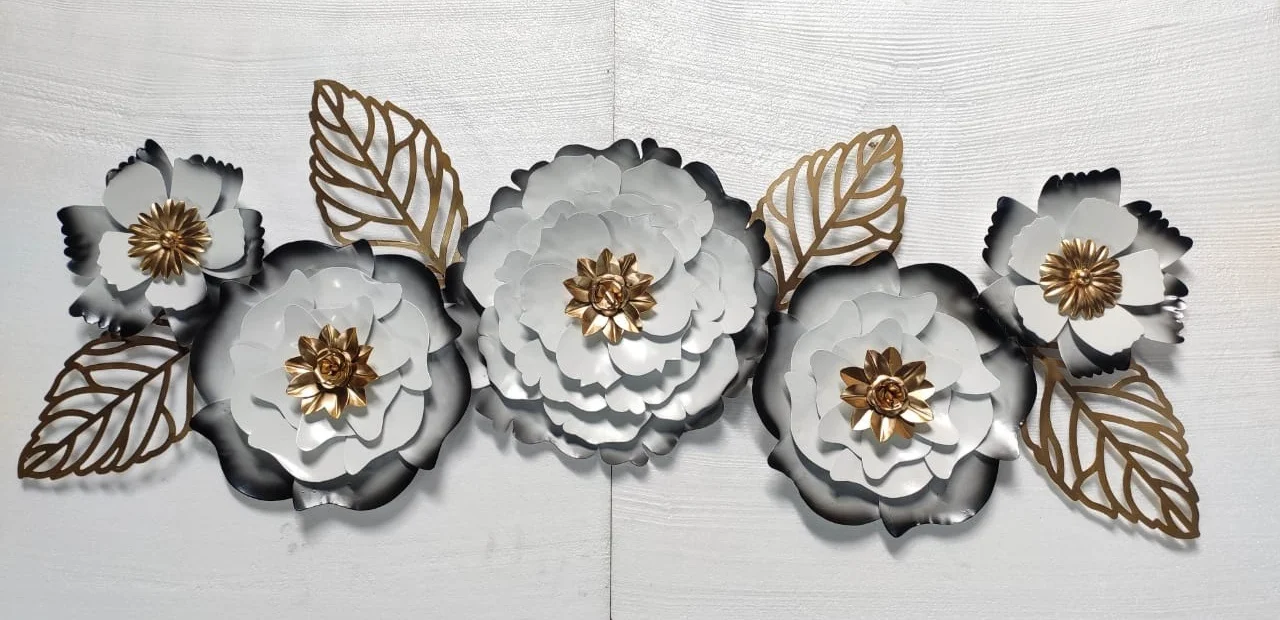 Металлический декоративный элемент для стен белого черного и золотого цвета украшения стен.
