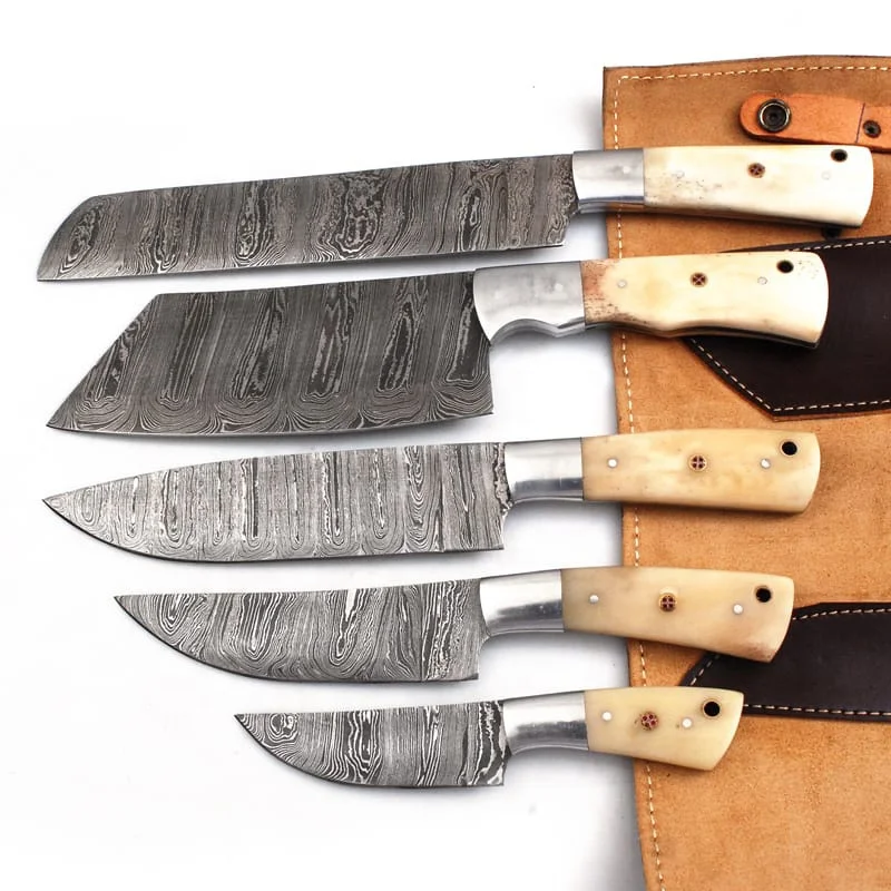 Набор из 5 ножей ручной работы дамасской стали с костяными ручками и кожаным рулоном в комплекте