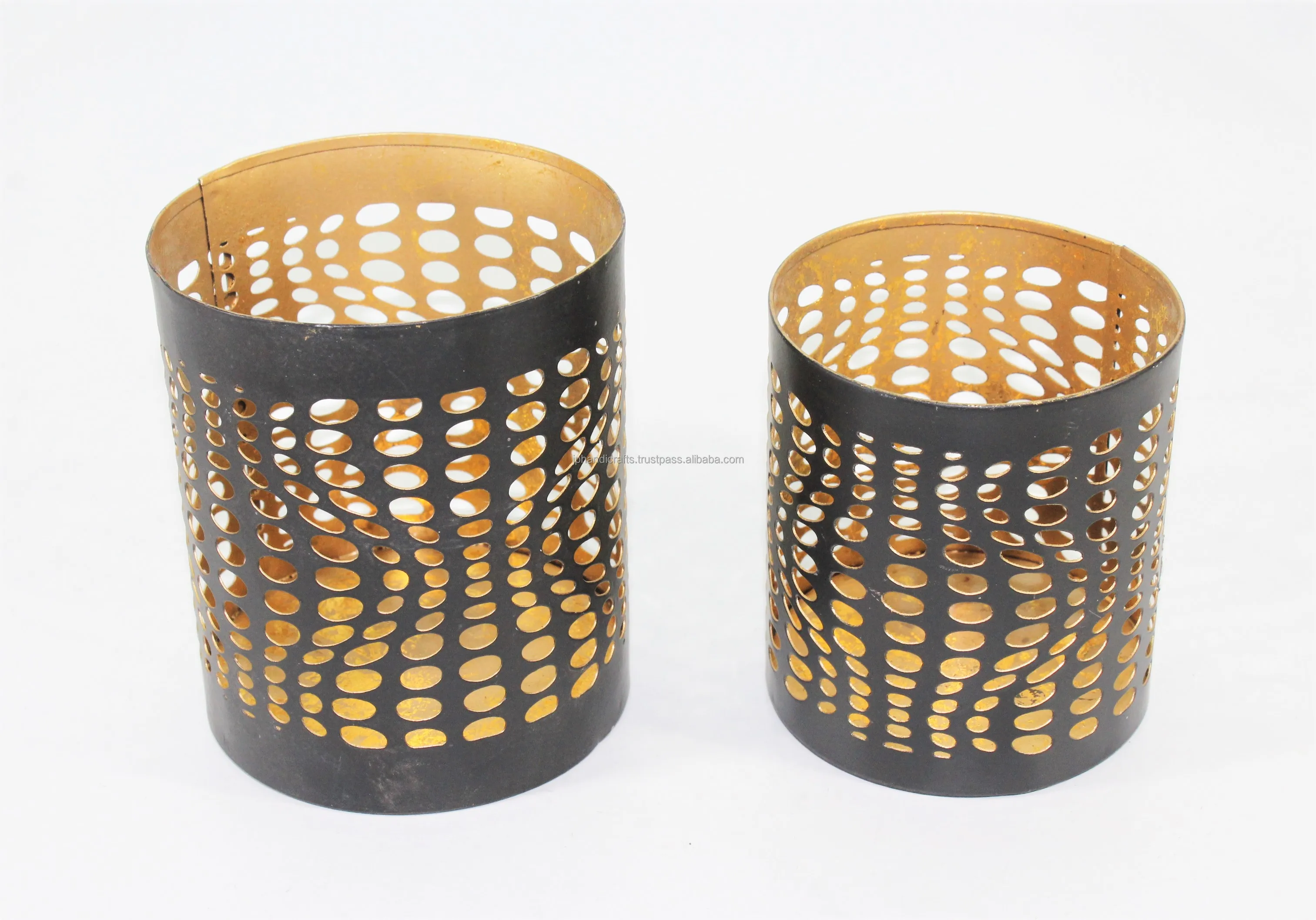 Лучшая цена домашний декоративный Настольный металлический подсвечник для чайной свечи с гравировкой набор из 2 штук