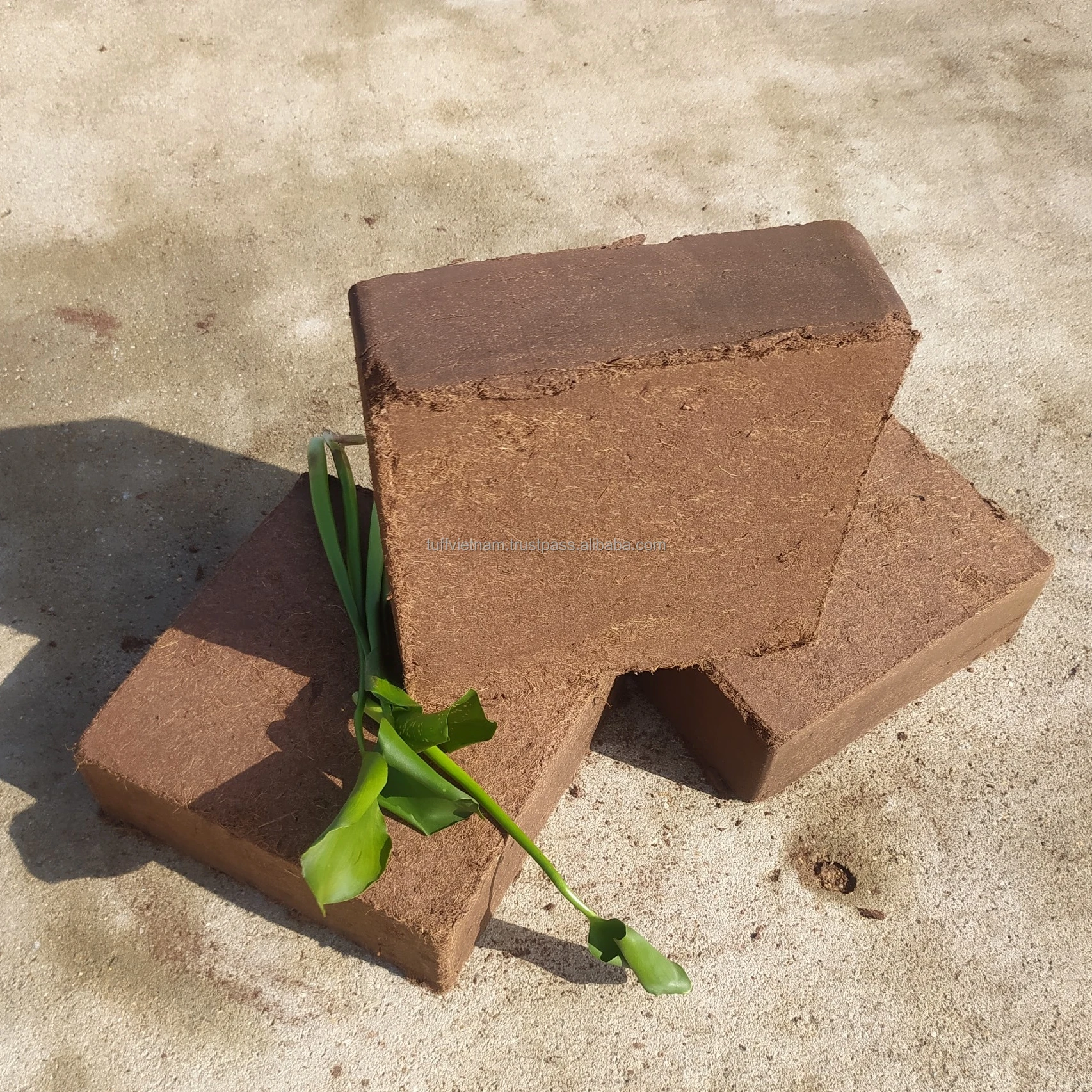 Hot sale Block cocopeat substrates Cocopeat 5Kg Bales Hight Quality Hot Sales Organic Brand  Manufacturer Tuff Viet Nam  Low EC