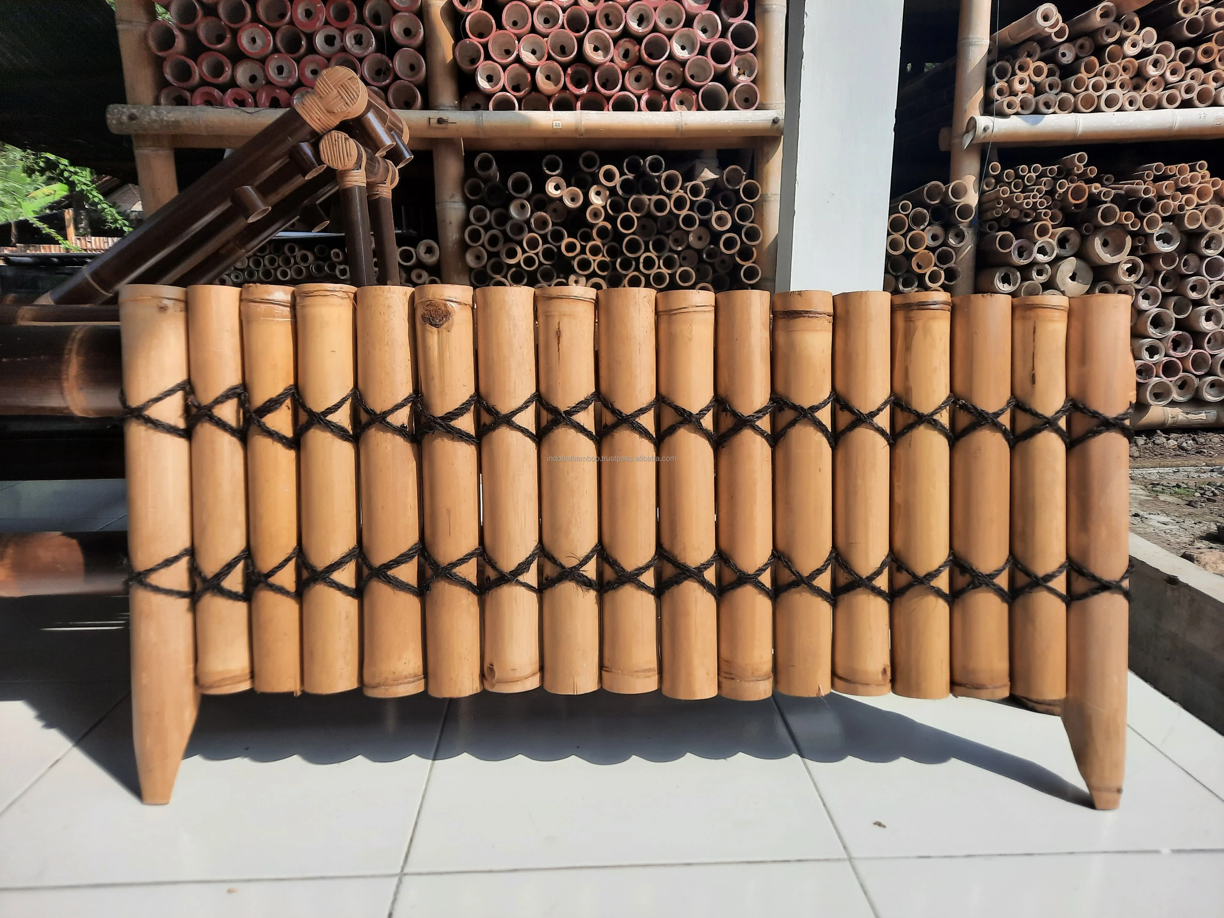 Natural wall panel bamboo border