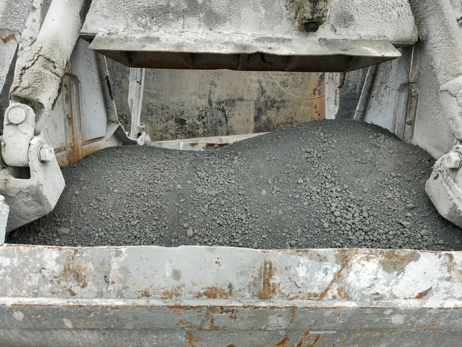 Cement clinker according to ASTM C150 Type I
