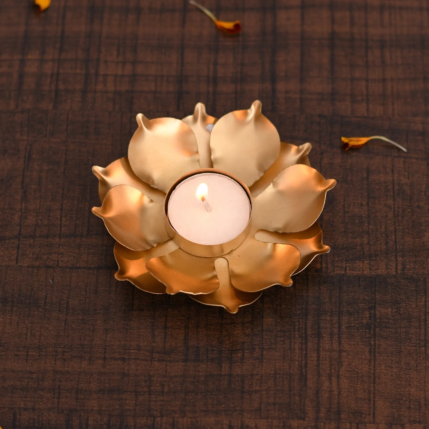 Handcrafted Tabletop Iron Lotus Flower Tealight Candle Holder Elegant Stand for Home Decoration and Candle Jars