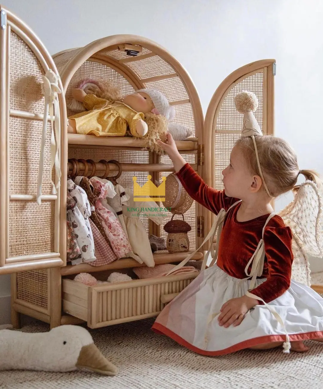 High Quality Wicker Cabinet for Doll, Rattan Daisy Dolls Wardrobe Doll Furniture Rattan Swan Dresser Mini heart shape