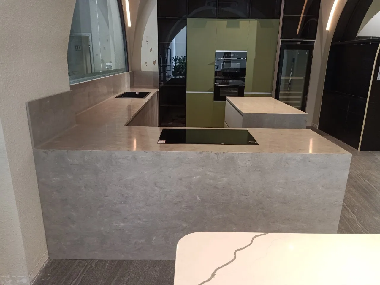 Customized Artificial quartz stone slabs for kitchen counter TOP Style Engineer Surface Modern Origin KOREA VIETNAM