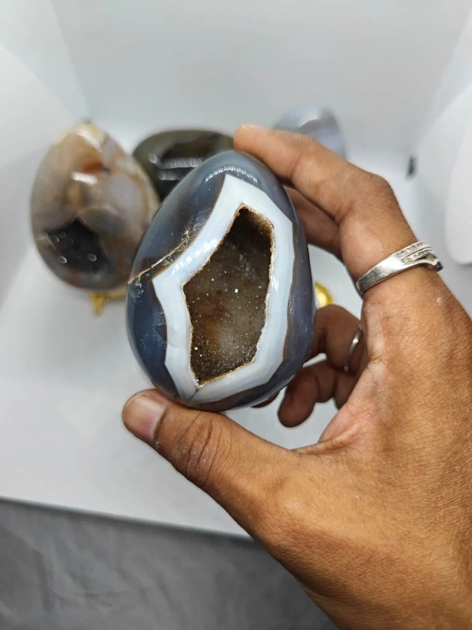 Wholesale high quality natural Polished Small Agate Druzy Egg crystal Geode crystal Eggs Craft also used  for decoration