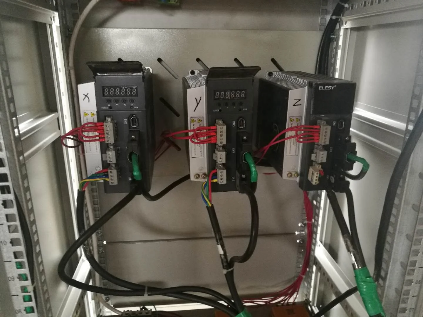 Автоматическая промышленная машина для квилтинга из нетканого материала и