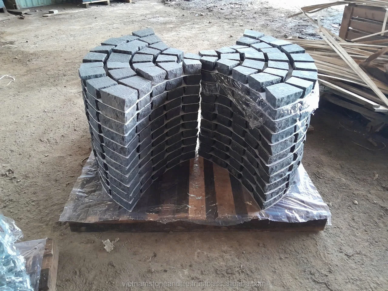 Vietnam Natural Driveway Paver Tumbled Cobble Paving Cube Stone Setts For Outdoor Paving Walkway Basalt Light Grey Curbstone