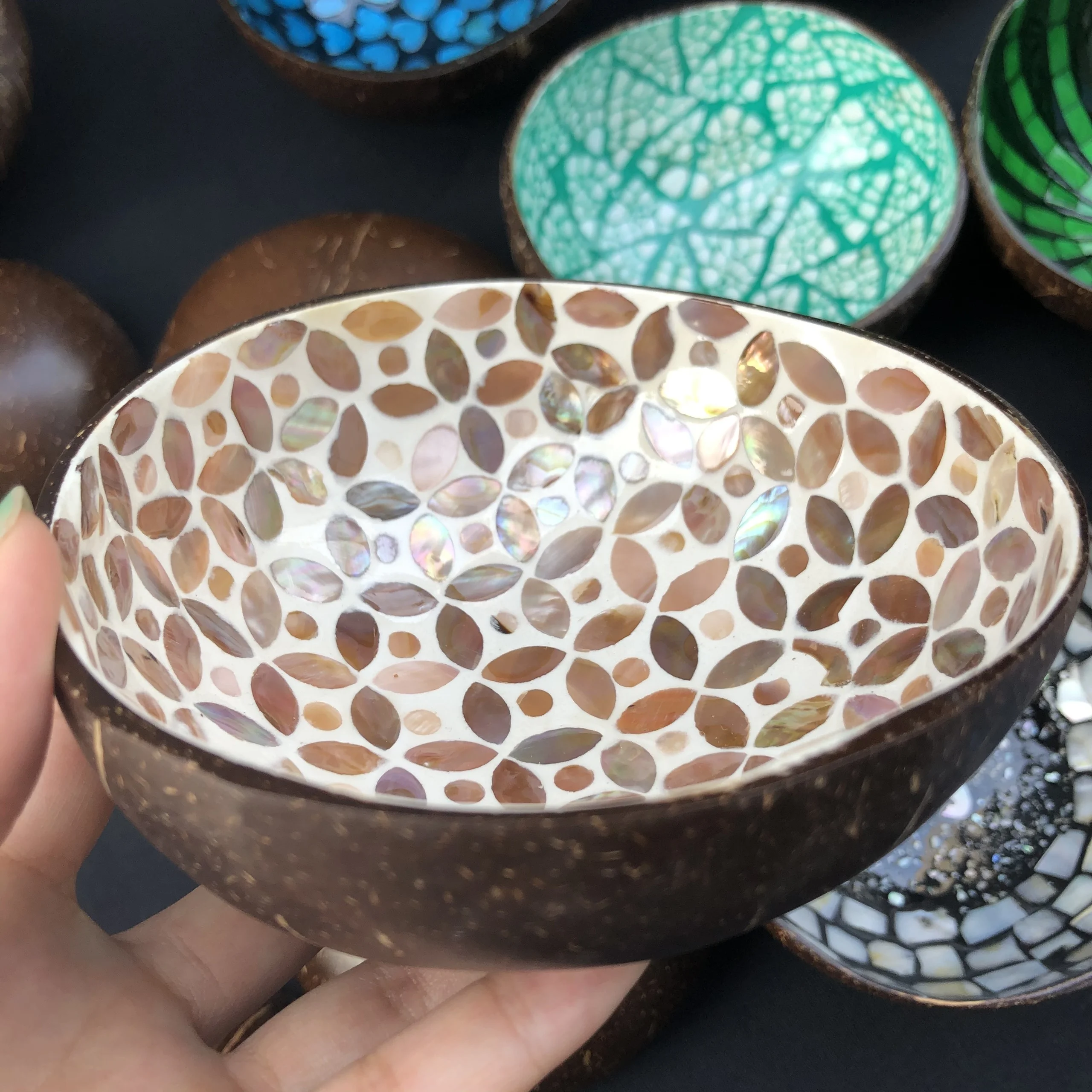
2021 Hot Natural Coconut Shell Bowl - ATM coached with sea shell in Art - OEM/ODM -Small Order Accepted - Lacquer Seashell Bowl 