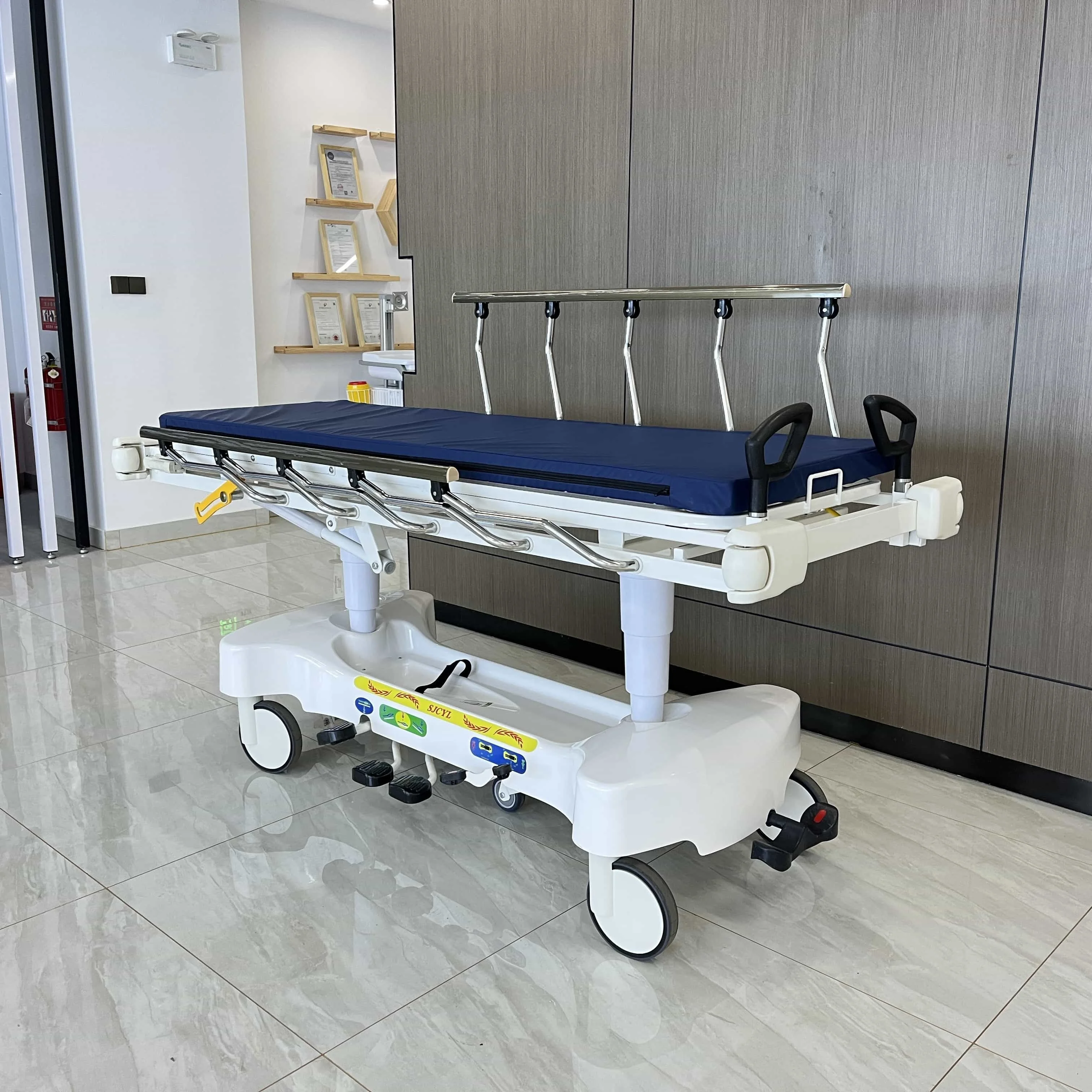 Hing Quality Professional Multifunctional Hospital Hydraulic Emergency Patient Transfer Bed with Direct Factory Wholesale Price