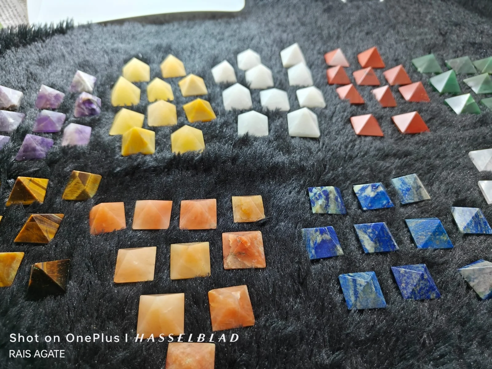 high Quality Natural Crystal all mix stone Pyramid stone for healing and astrology Pyramid for Reiki  Grid and Vastu Correction