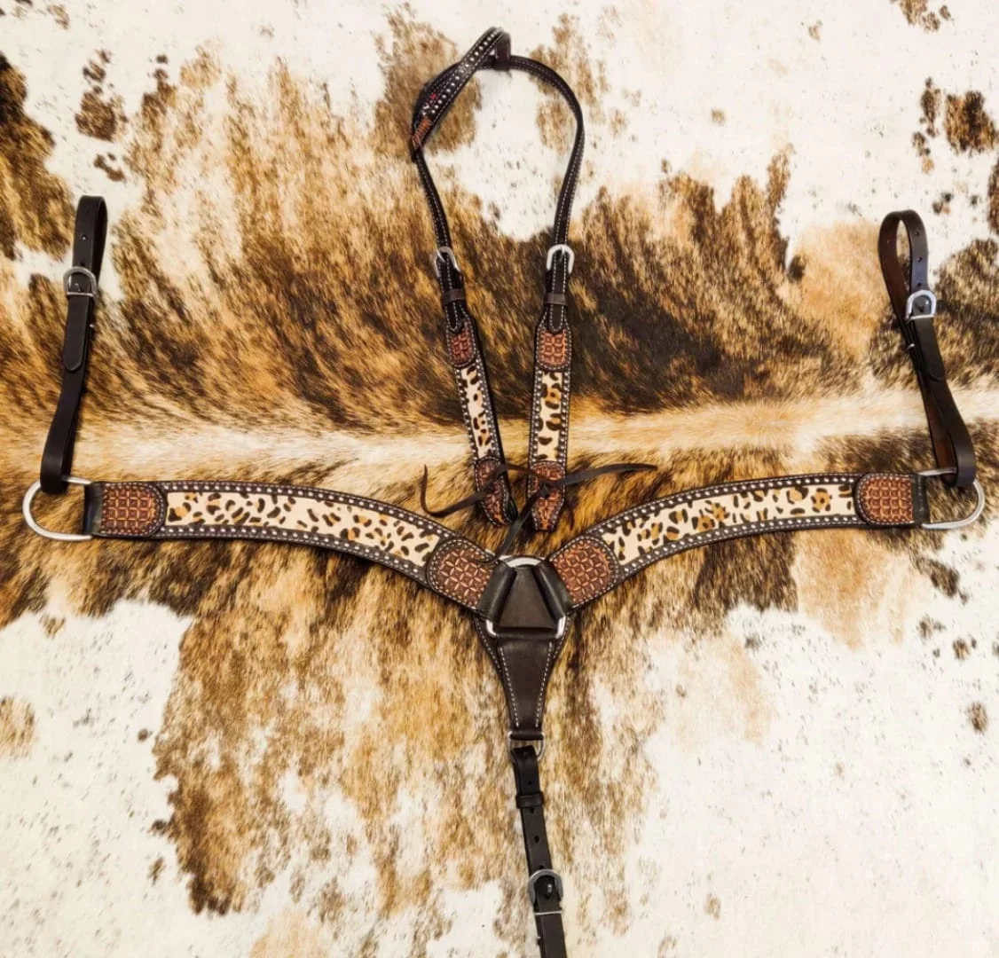 Hotselling Cheetah Tooled Genuine Leather Fire Horse Tack Set Includes Headstall Breast Plate Saddles Seasonal Western Horse