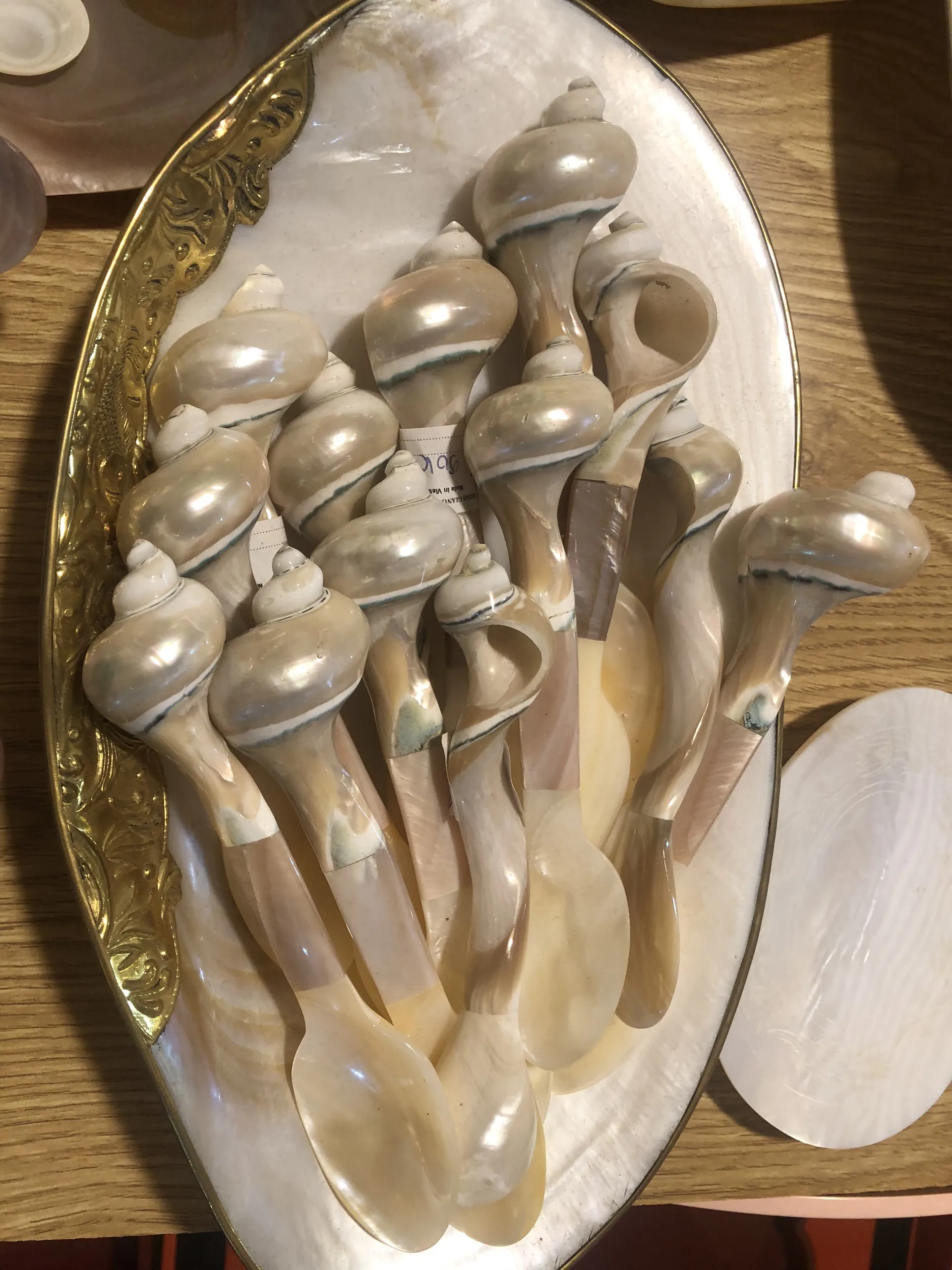 Wholesale Mother Pearl Caviar Spoon and Placemat Natural MOP Vietnam Shell Pink White Black Kitchen Usage