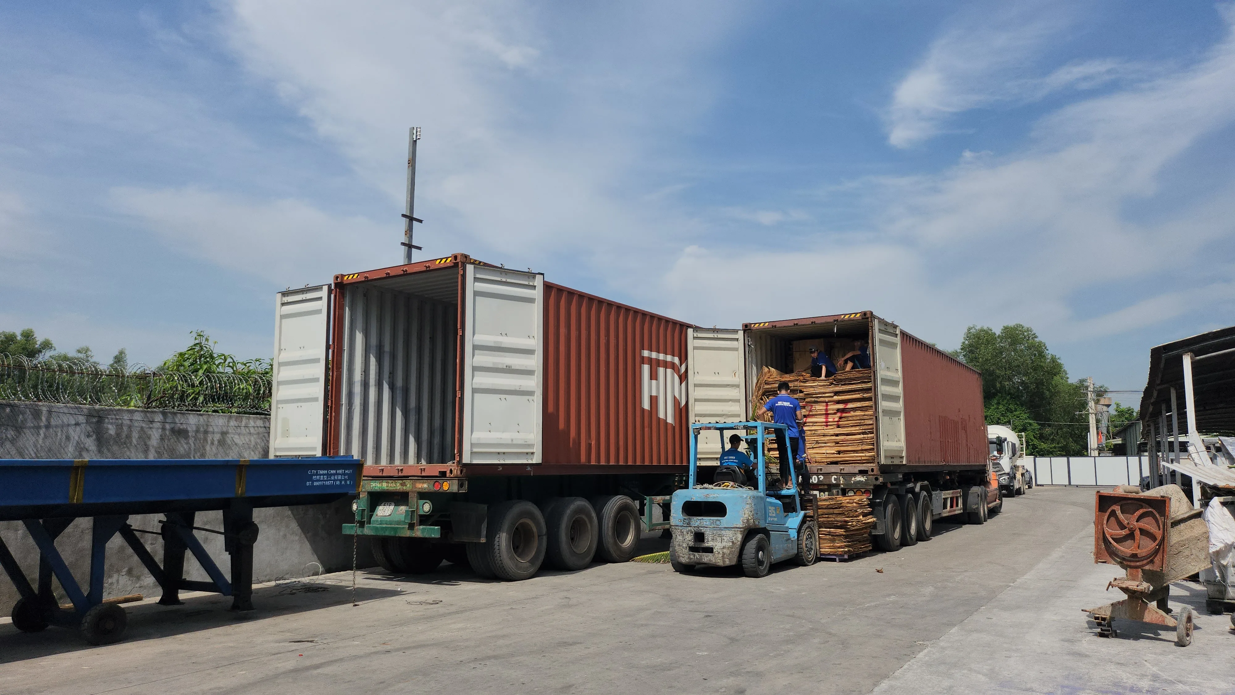 LVB Plywood standard thickness with natural colors core Acacia, Rubber, Pine Glue E0 suitable for making furniture