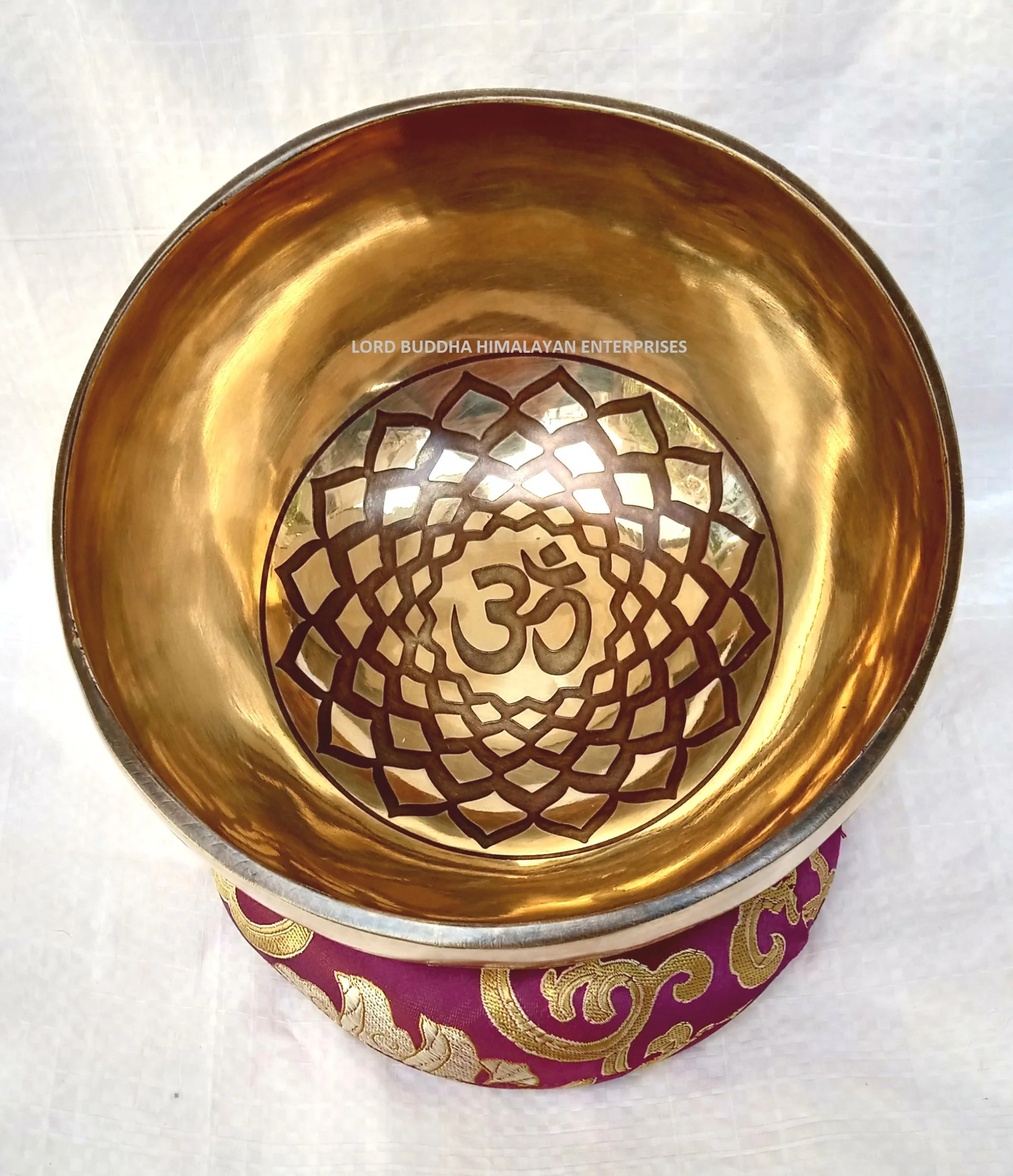 High Quality Nepal Made  Tibetan Handmade (Crown Chakra ) Singing Bowls .