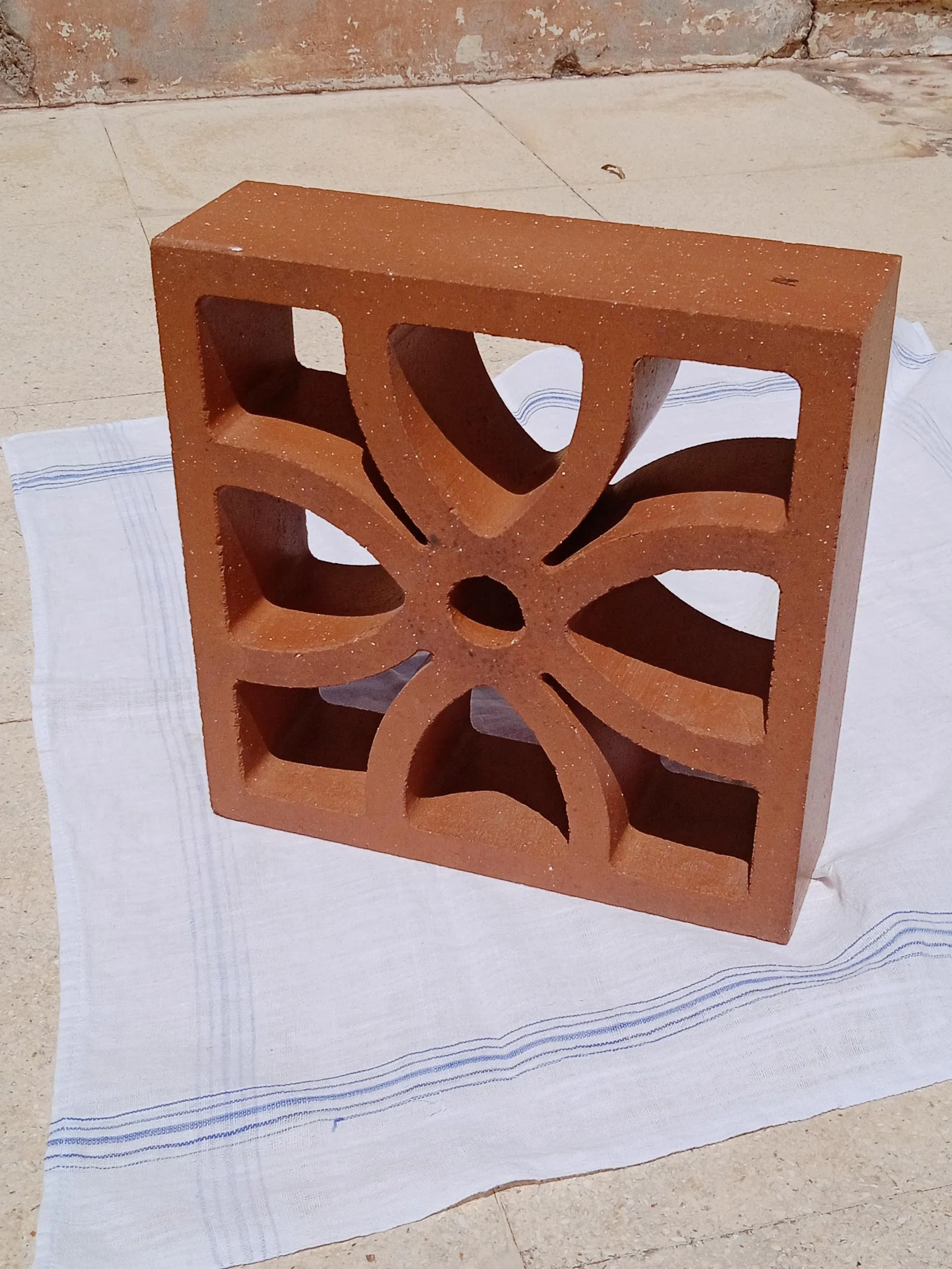 Natural red clay terracotta hollow blocks bricks Jaali tiles used for wall cladding wind brick size 200X200X60 mm Indian Made