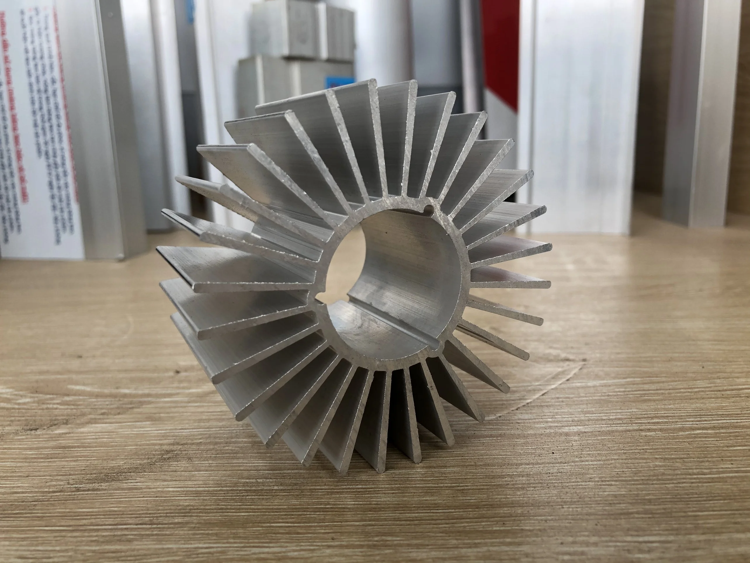  Шалуми индивидуальный круглый радиатор алюминиевый экструзионный профиль