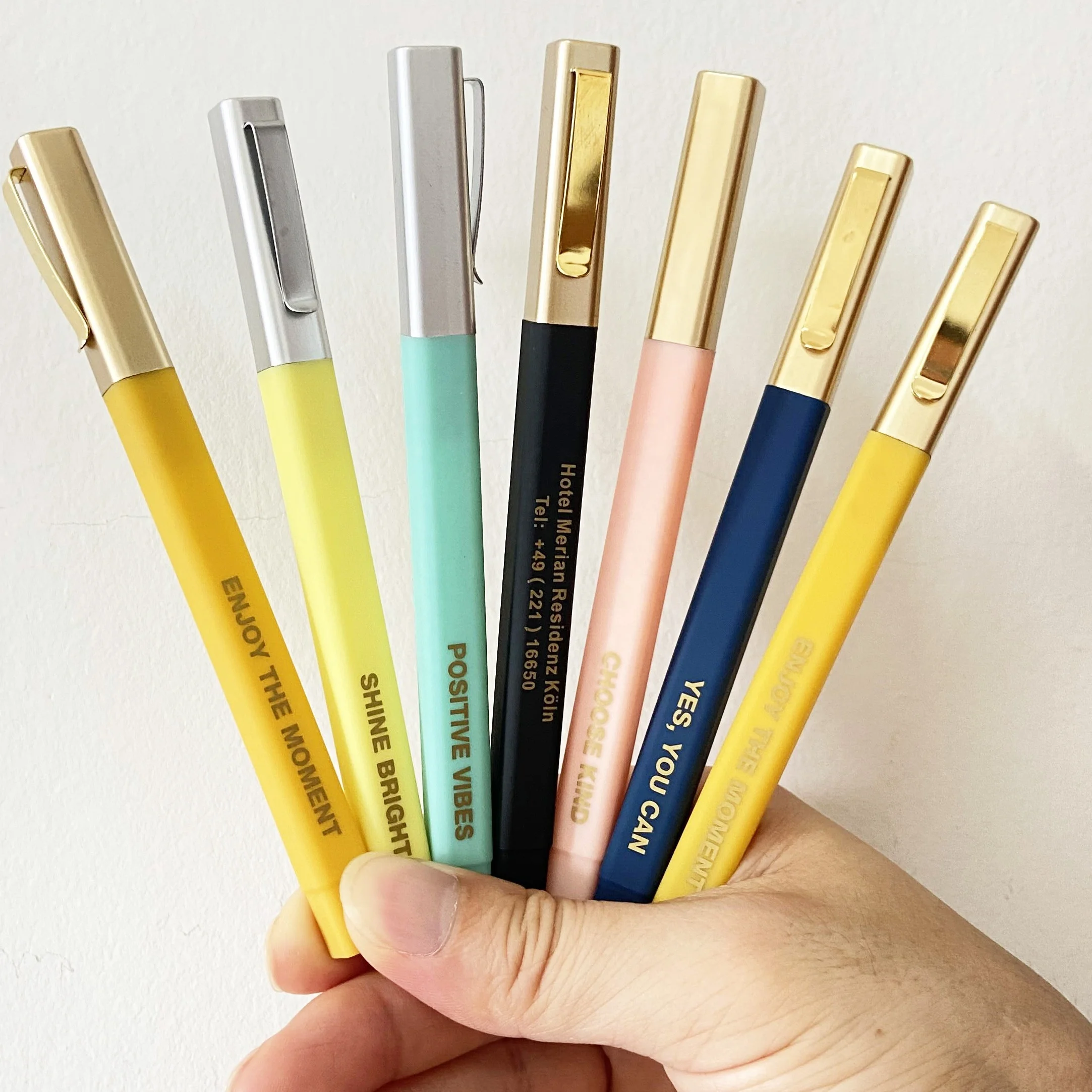 2025 new Unique back school Office School Supplier rabbit pen Gel Ink Pen cute children stationary