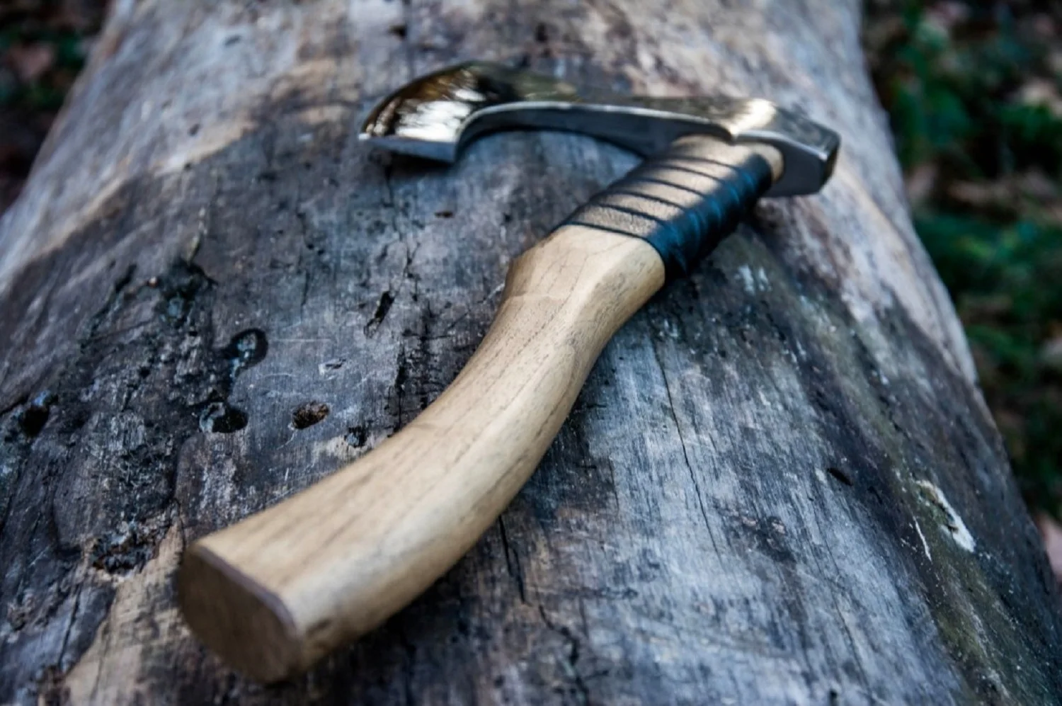 Топор ручного изготовления из 5160 стали с Гравированными ручками и кожаной обмоткой